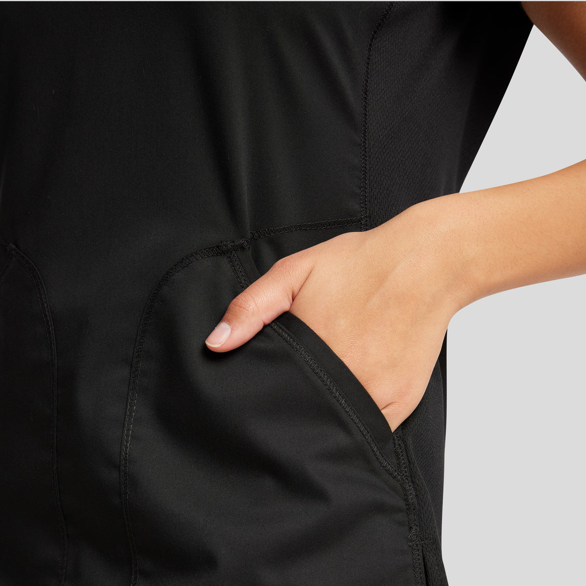 2-Pocket Sweetheart V-Neck | Black
